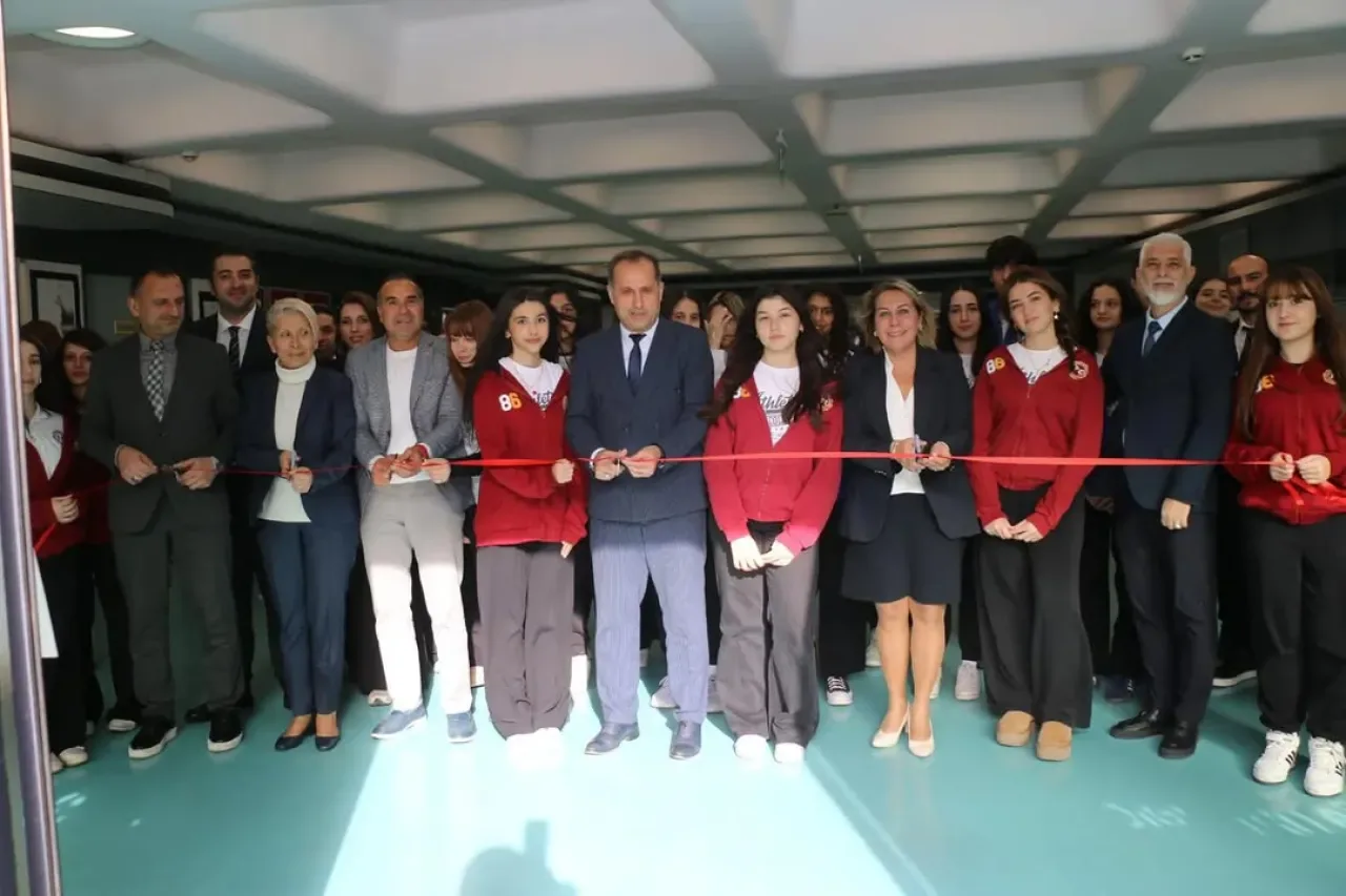 Tuzla'da Öğrencilerin "Yeşil Vatan" Temalı Sanat Eserleri Sergilendi Tuzla'da Öğrencilerin "Yeşil Vatan" Temalı Sanat Eserleri Sergilendi
