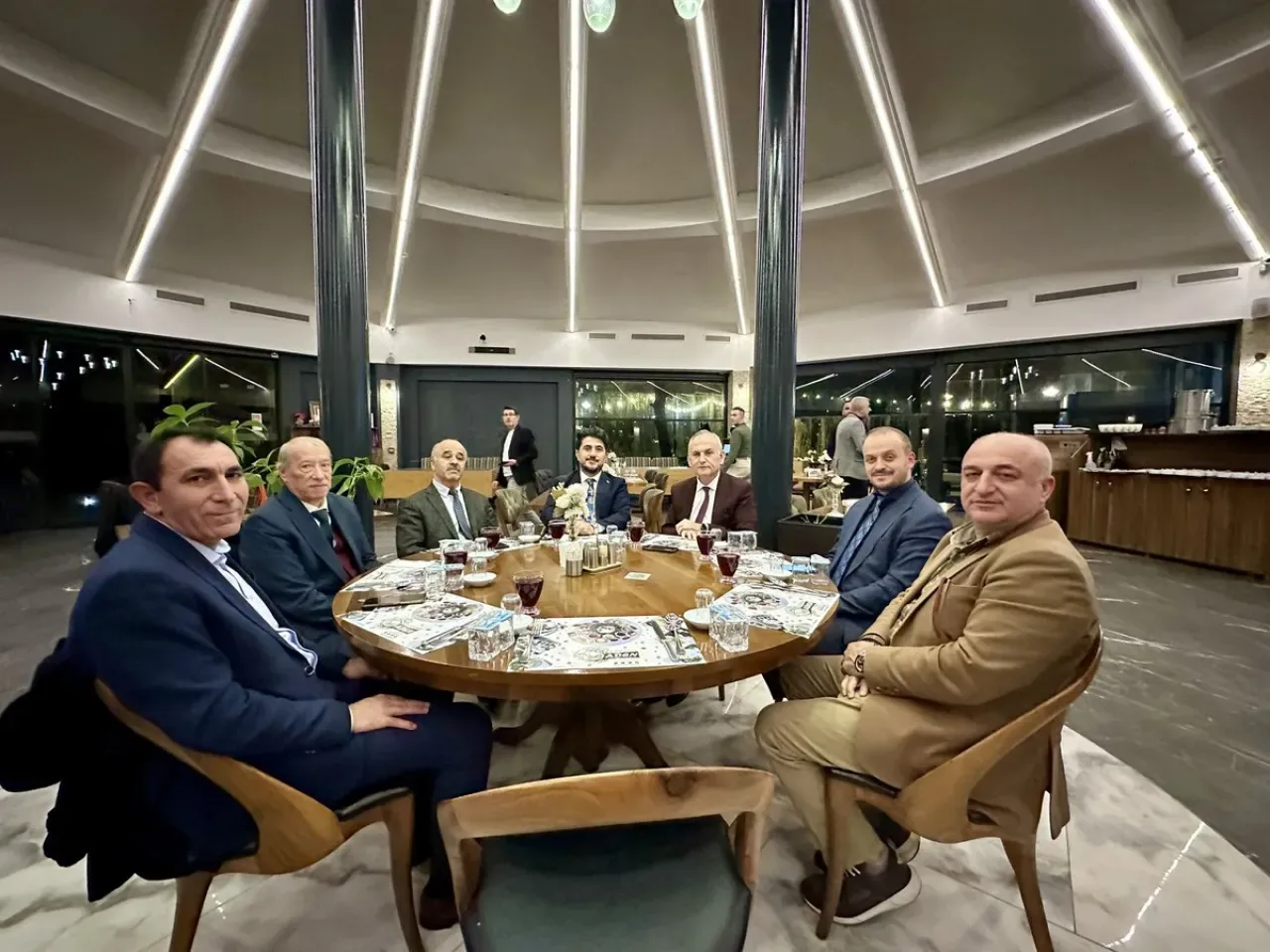 Gaziosmanpaşa'da Öğretmenler Günü Kutlaması ve Dayanışma Mesajı Gaziosmanpaşa'da Öğretmenler Günü Kutlaması ve Dayanışma Mesajı