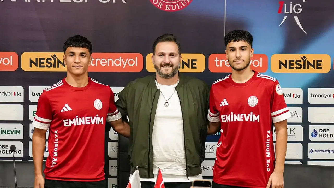 İstanbul Ümraniyespor, Talha Bartu Özdemir ve Servet Berat Fidan ile Profesyonel Sözleşme İmzaladı İstanbul Ümraniyespor, Talha Bartu Özdemir ve Servet Berat Fidan ile Profesyonel Sözleşme İmzaladı