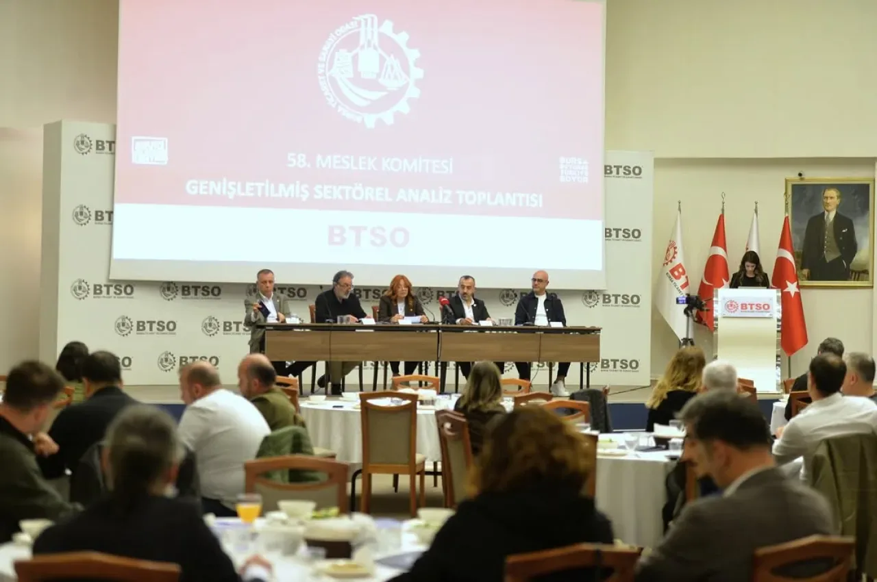 Bursa'da Reklam ve Organizasyon Sektörü Masaya Yatırıldı Bursa'da Reklam ve Organizasyon Sektörü Masaya Yatırıldı