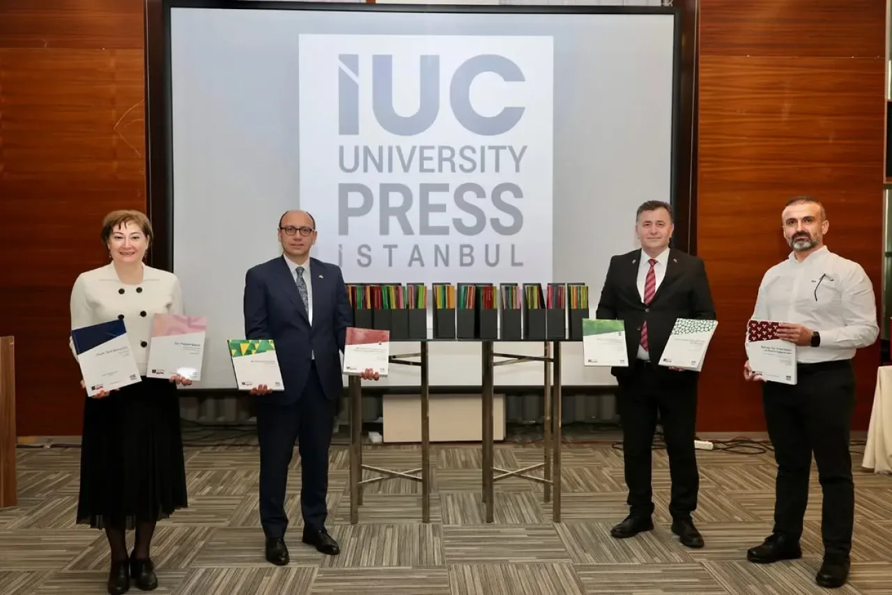 İstanbul Üniversitesi-Cerrahpaşa'nın 100 Yıla 100 Kitap Projesi Hayata Geçiyor İstanbul Üniversitesi-Cerrahpaşa'nın 100 Yıla 100 Kitap Projesi Hayata Geçiyor