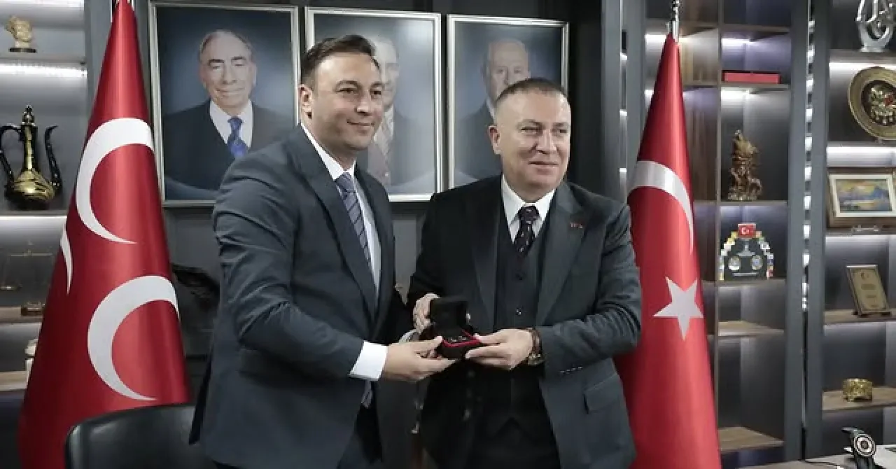 MHP'den Pendik'te "Hayırlı Günler Komşum" Ziyareti MHP'den Pendik'te "Hayırlı Günler Komşum" Ziyareti