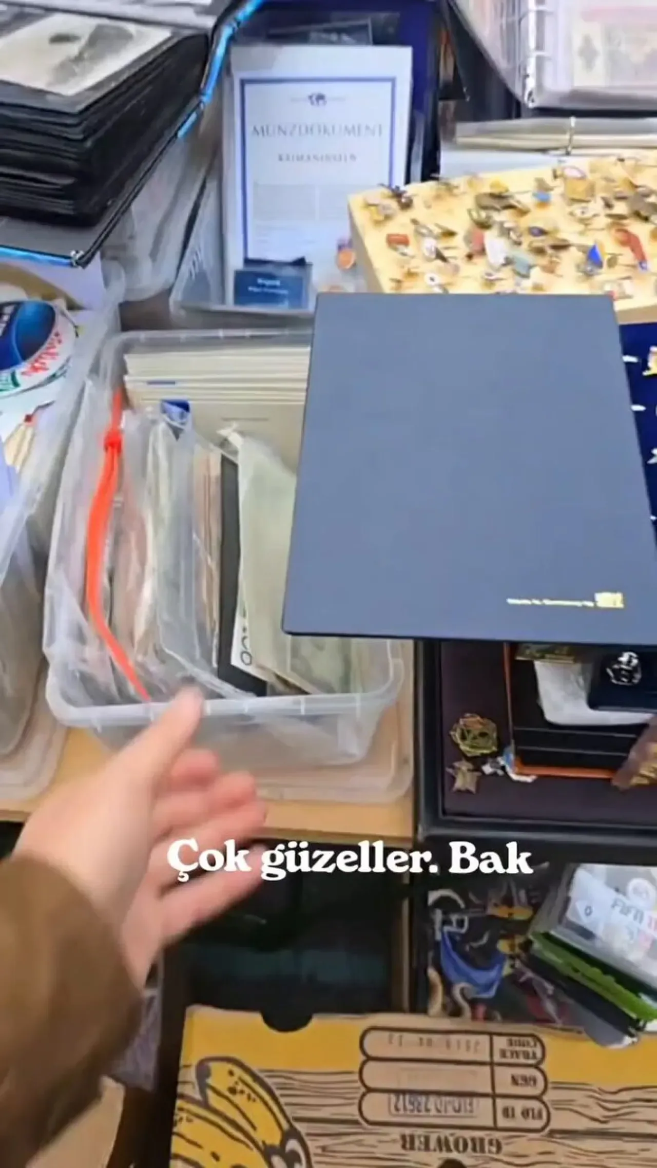Gezgin Mustafa Ertuğral, Viyana'daki Bit Pazarında 100 TL'yi 1 Euro'ya Satın Aldı Gezgin Mustafa Ertuğral, Viyana'daki Bit Pazarında 100 TL'yi 1 Euro'ya Satın Aldı