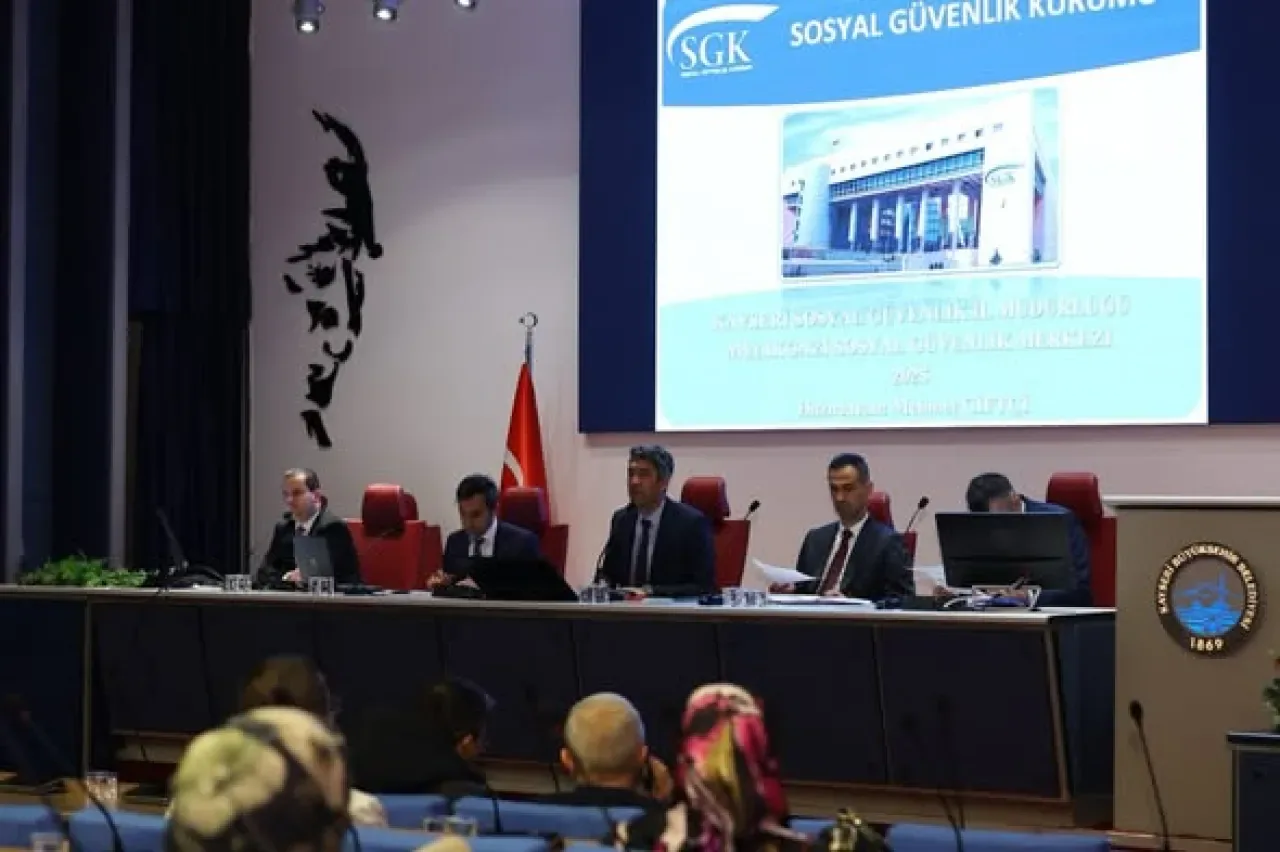 Kayseri'de İmar Personeline SGK İş Birliği ile Eğitim Toplantısı Kayseri'de İmar Personeline SGK İş Birliği ile Eğitim Toplantısı