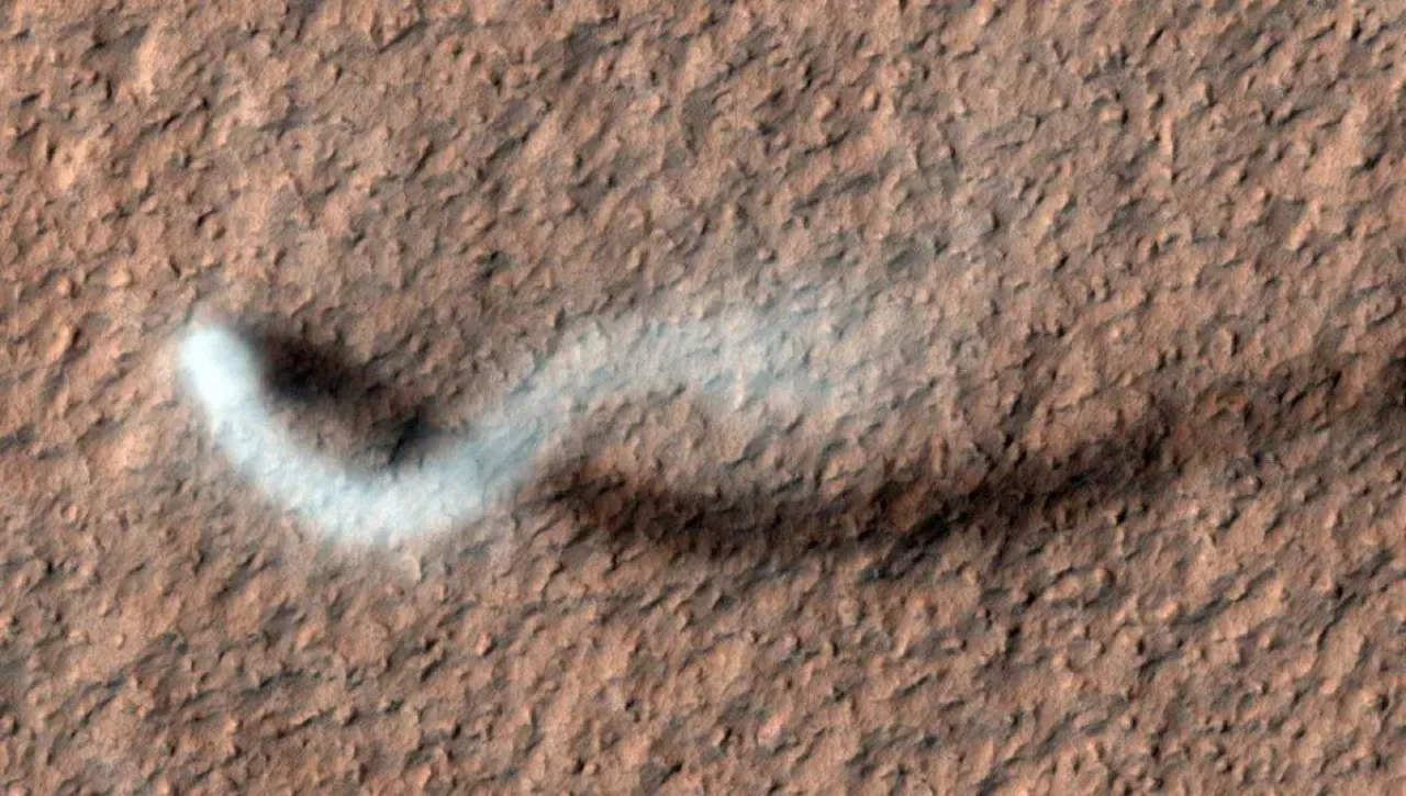 Mars'ta İlk Kez Şimşek ve Gök Gürültüsü Tespit Edildi Mars'ta İlk Kez Şimşek ve Gök Gürültüsü Tespit Edildi