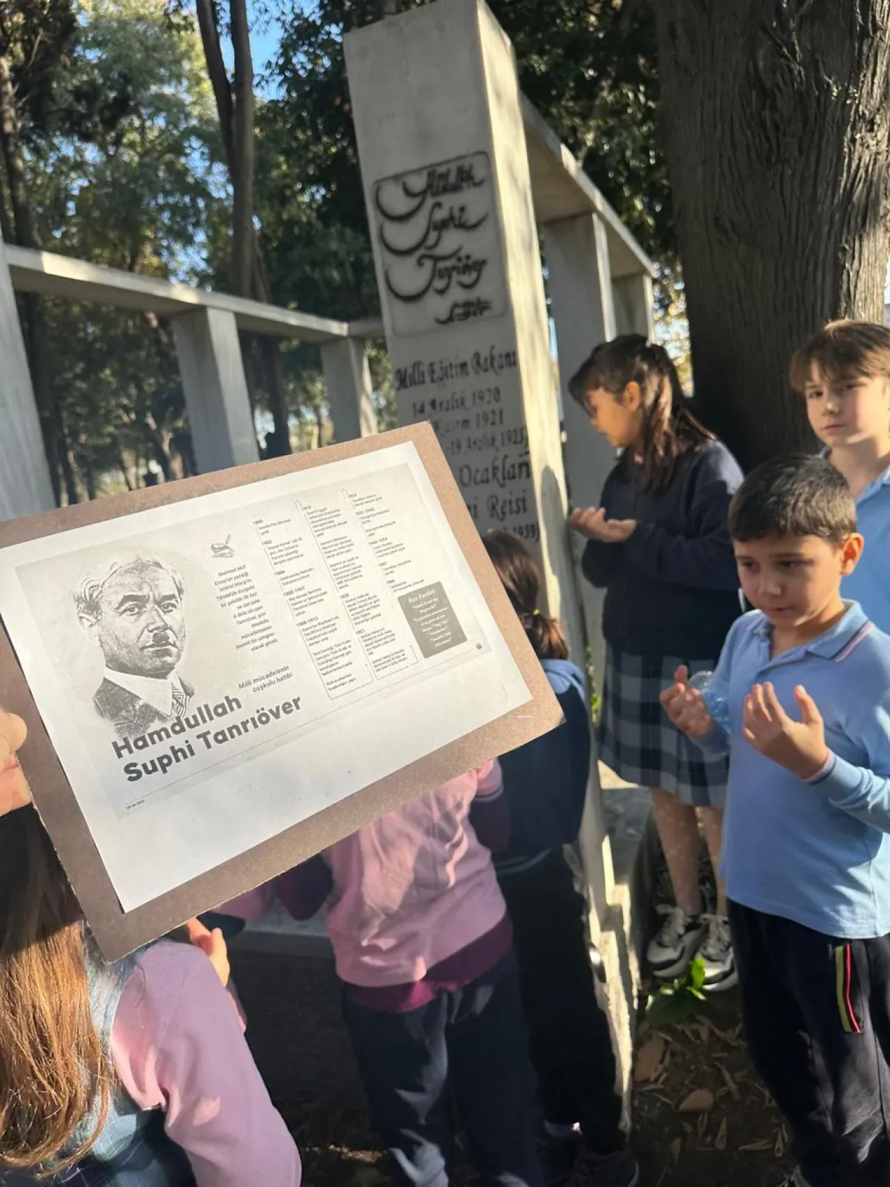 Bakırköy'de 24 Kasım Öğretmenler Günü'nde Hamdullah Suphi Tanrıöver'in Kabri Ziyaret Edildi Bakırköy'de 24 Kasım Öğretmenler Günü'nde Hamdullah Suphi Tanrıöver'in Kabri Ziyaret Edildi
