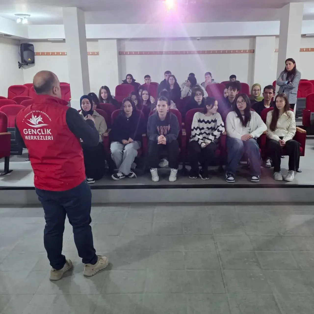 Keçiören Gençlik Merkezi'nde Öğrenciler Eğlence Dolu Bir Gün Geçirdi Keçiören Gençlik Merkezi'nde Öğrenciler Eğlence Dolu Bir Gün Geçirdi