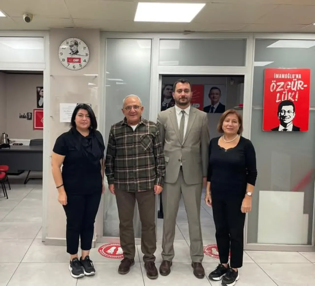 CHP Beşiktaş İlçe Başkanlığı'nda Nöbet Görevi CHP Beşiktaş İlçe Başkanlığı'nda Nöbet Görevi