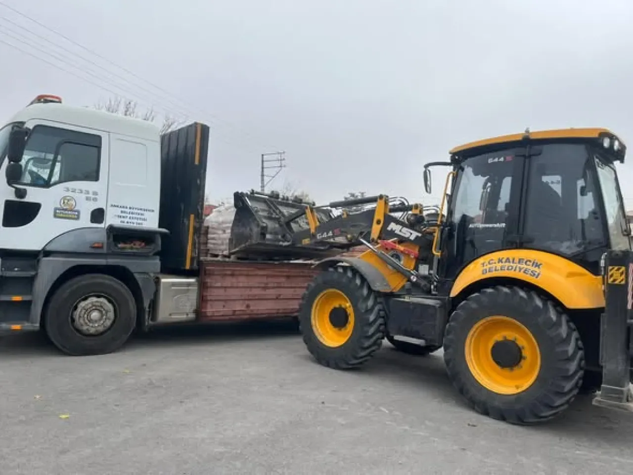 Kalecik Belediyesi, Kızılkaya Mahallesi'ne Köy Konağı İçin Malzeme Desteği Sağladı Kalecik Belediyesi, Kızılkaya Mahallesi'ne Köy Konağı İçin Malzeme Desteği Sağladı