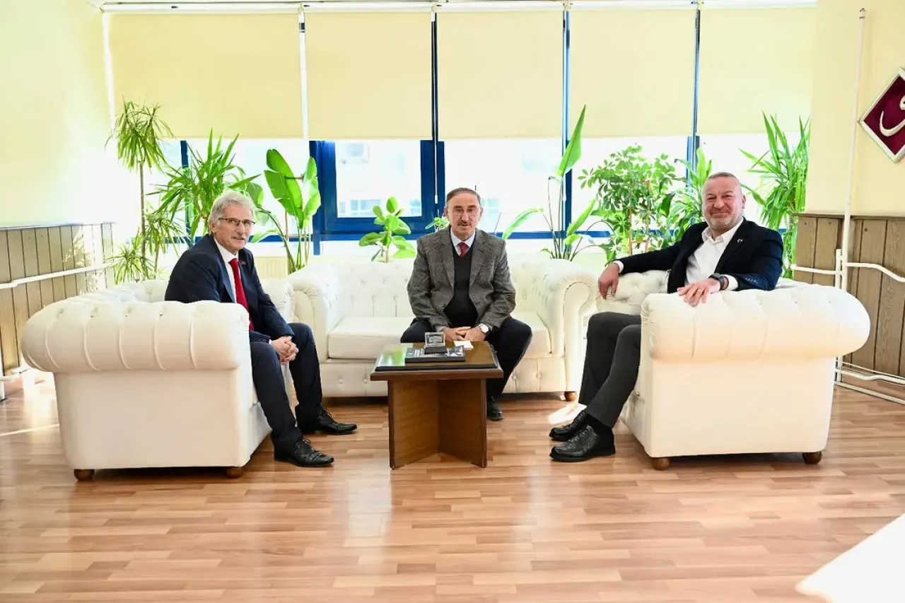 Bursa Karacabey Belediye Başkanı Fatih Karabatı'na Ziyaret Bursa Karacabey Belediye Başkanı Fatih Karabatı'na Ziyaret