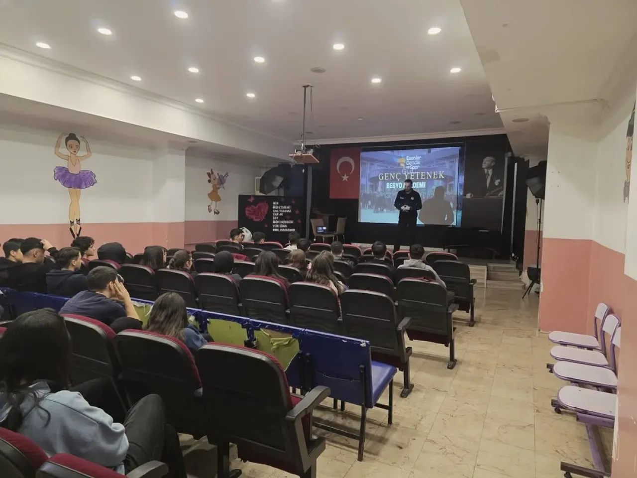 Esenler Atatürk Anadolu Lisesi'nde Besyo Akademi Yeni Sezon Tanıtımı Yapıldı Esenler Atatürk Anadolu Lisesi'nde Besyo Akademi Yeni Sezon Tanıtımı Yapıldı