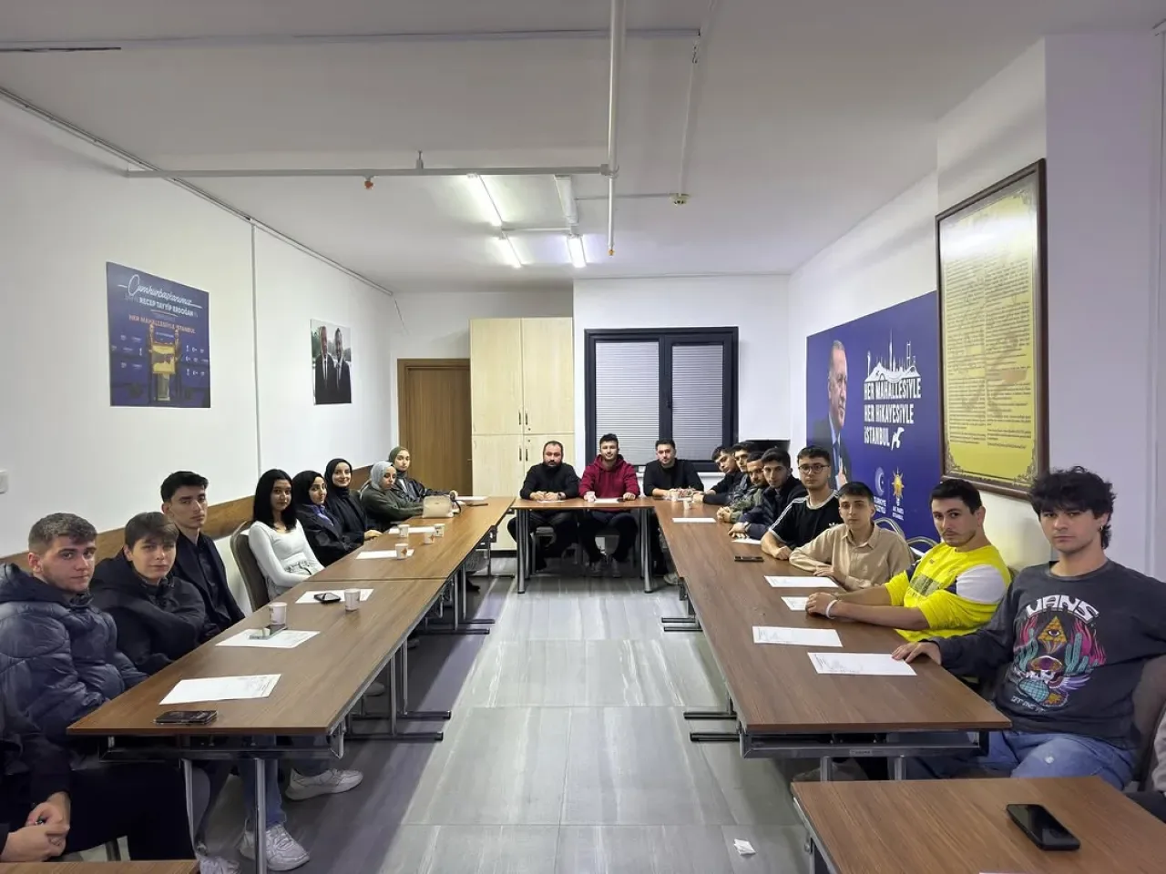 AK Gençlik Avcılar'da Haftalık Olağan Toplantı Gerçekleştirildi AK Gençlik Avcılar'da Haftalık Olağan Toplantı Gerçekleştirildi