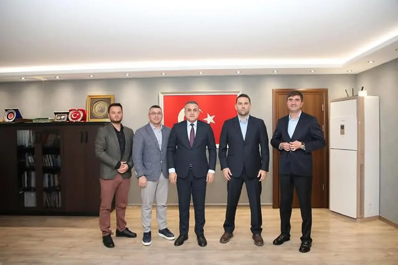 Türk Telekom'dan Küçükçekmece'ye İletişim Altyapısı ve Deprem Hazırlığı Ziyareti Türk Telekom'dan Küçükçekmece'ye İletişim Altyapısı ve Deprem Hazırlığı Ziyareti