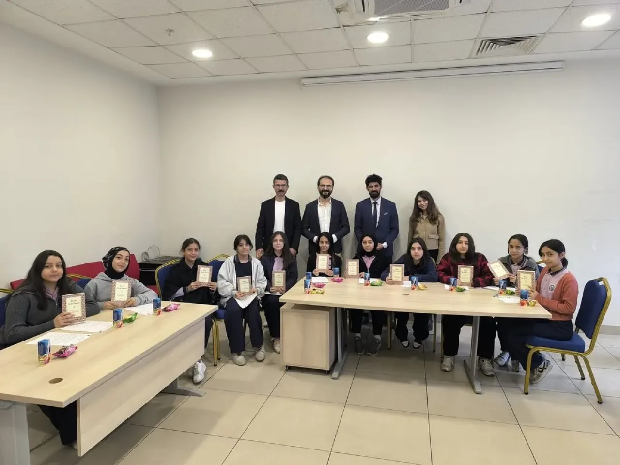 Sancaktepe'de Öğrenciler Medeniyet Okumaları ile Kitapları Değerlendirdi Sancaktepe'de Öğrenciler Medeniyet Okumaları ile Kitapları Değerlendirdi