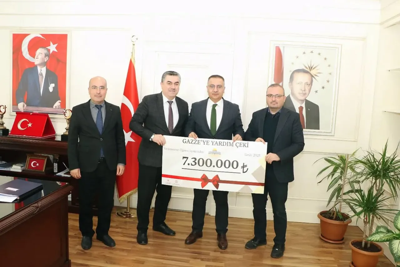 Sancaktepe'deki Öğrencilerden Gazze'ye 7 Milyon 300 Bin TL'lik İnsani Yardım Sancaktepe'deki Öğrencilerden Gazze'ye 7 Milyon 300 Bin TL'lik İnsani Yardım
