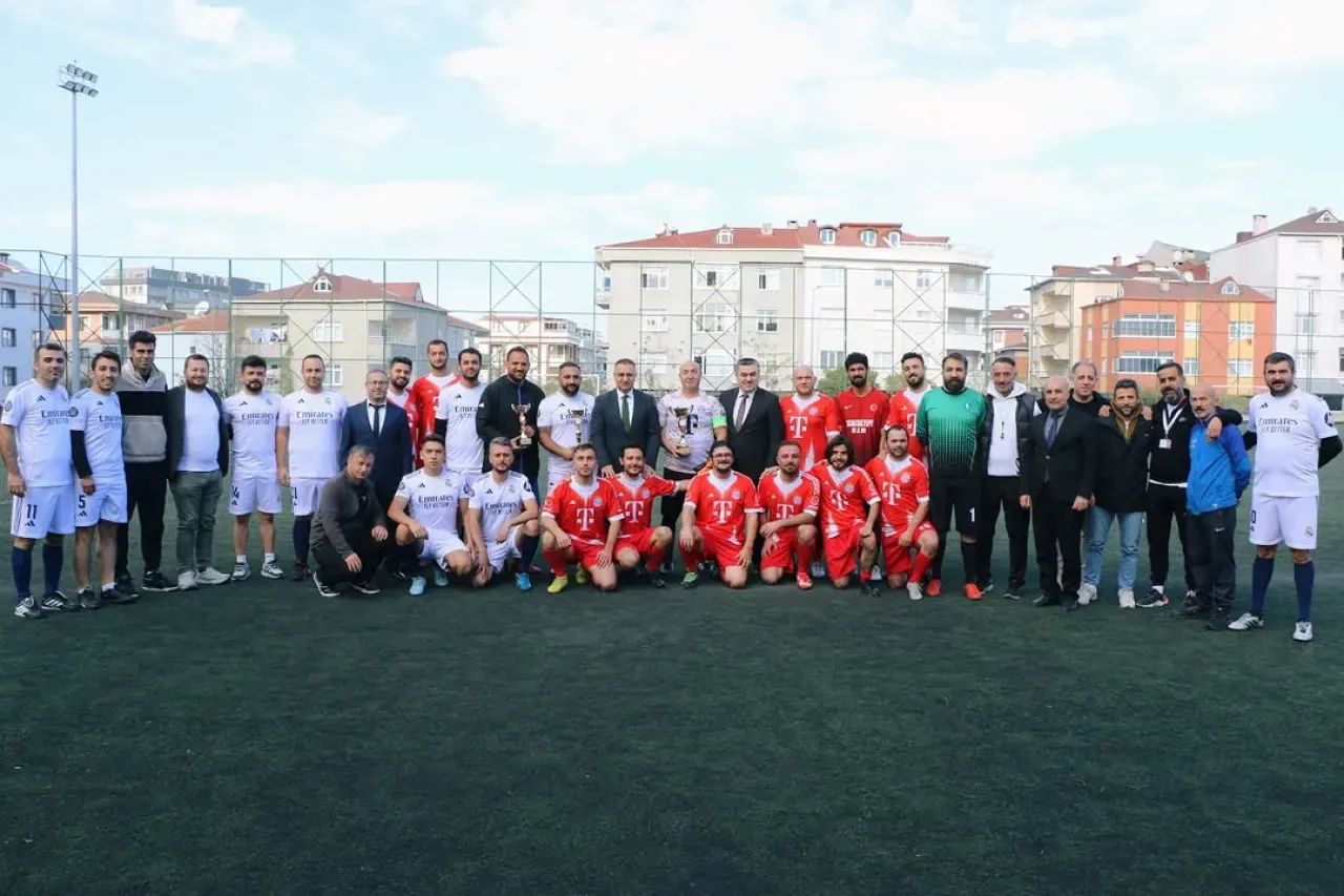 Sancaktepe'de 24 Kasım Öğretmenler Günü Futbol Turnuvasında Şampiyon Belli Oldu Sancaktepe'de 24 Kasım Öğretmenler Günü Futbol Turnuvasında Şampiyon Belli Oldu