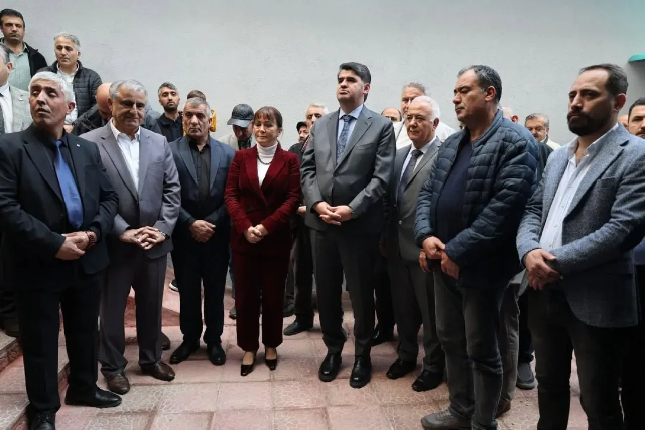 Sarıyer'de Ağrılılar Dayanışma Derneği Hizmete Açıldı Sarıyer'de Ağrılılar Dayanışma Derneği Hizmete Açıldı