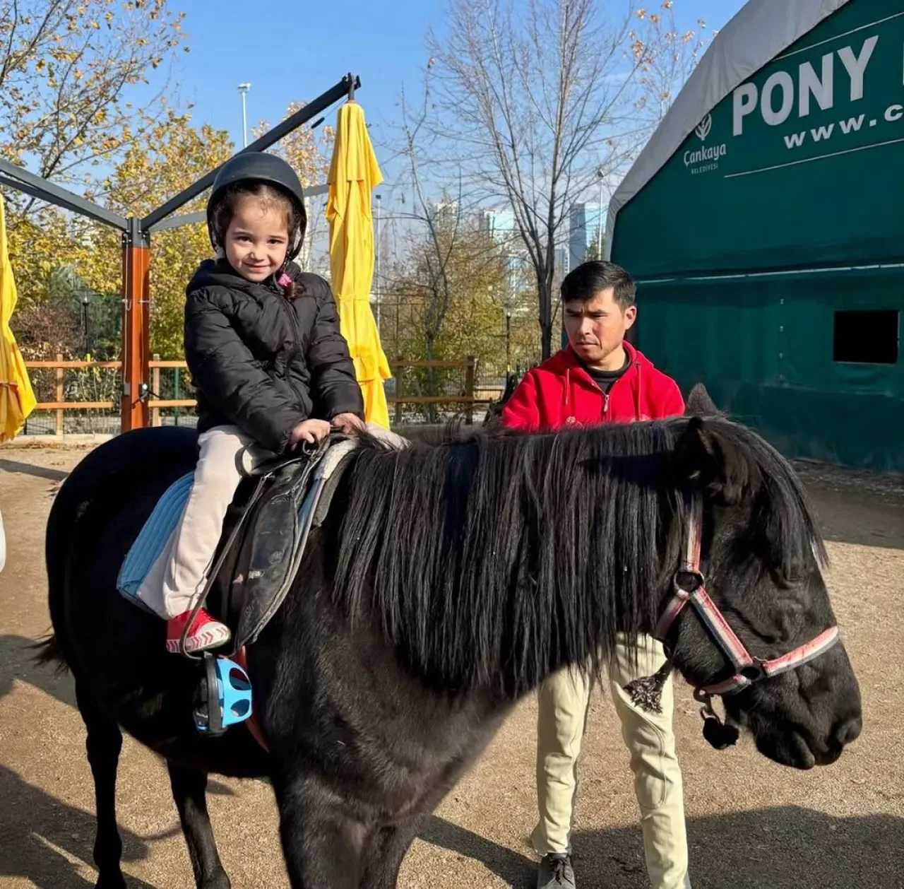 Çankaya Belediyesi Kreş Öğrencileri Pony Park'ta Hayvan Sevgisiyle Tanıştı Çankaya Belediyesi Kreş Öğrencileri Pony Park'ta Hayvan Sevgisiyle Tanıştı