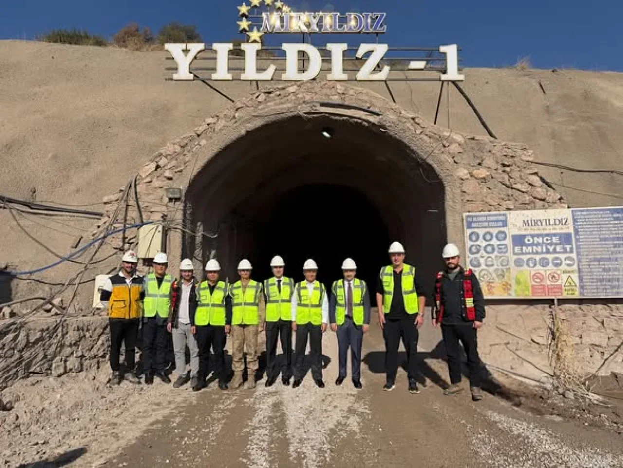 Gaziantep Valisi Kemal Çeber'den Miryıldız Madencilik'e Teşekkür Ziyareti Gaziantep Valisi Kemal Çeber'den Miryıldız Madencilik'e Teşekkür Ziyareti