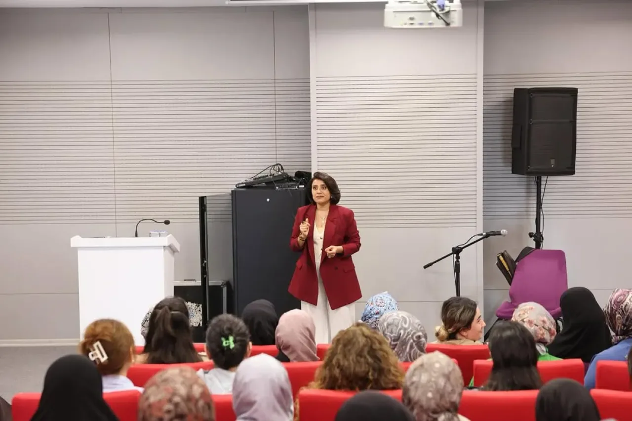 Sultangazi'de Yoga ve Sağlıklı Yaşam Buluşması: Komşular Huzur İçinde Bir Araya Geldi Sultangazi'de Yoga ve Sağlıklı Yaşam Buluşması: Komşular Huzur İçinde Bir Araya Geldi