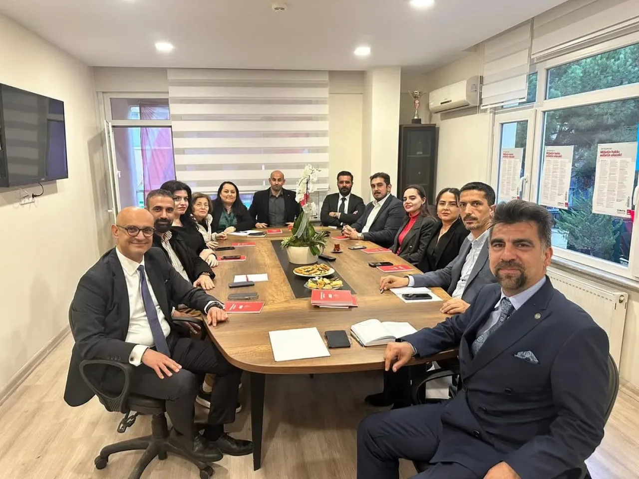 CHP Ataşehir'de Hukuk ve Seçim İşleri Komisyonu Çalışmalarına Başladı CHP Ataşehir'de Hukuk ve Seçim İşleri Komisyonu Çalışmalarına Başladı