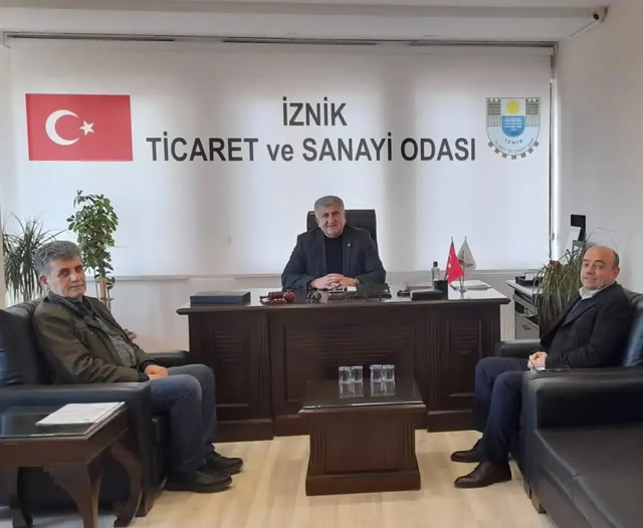 Vakıfbank İznik Şube Müdürü Celal Makul, İznik TSO'yu Ziyaret Etti Vakıfbank İznik Şube Müdürü Celal Makul, İznik TSO'yu Ziyaret Etti