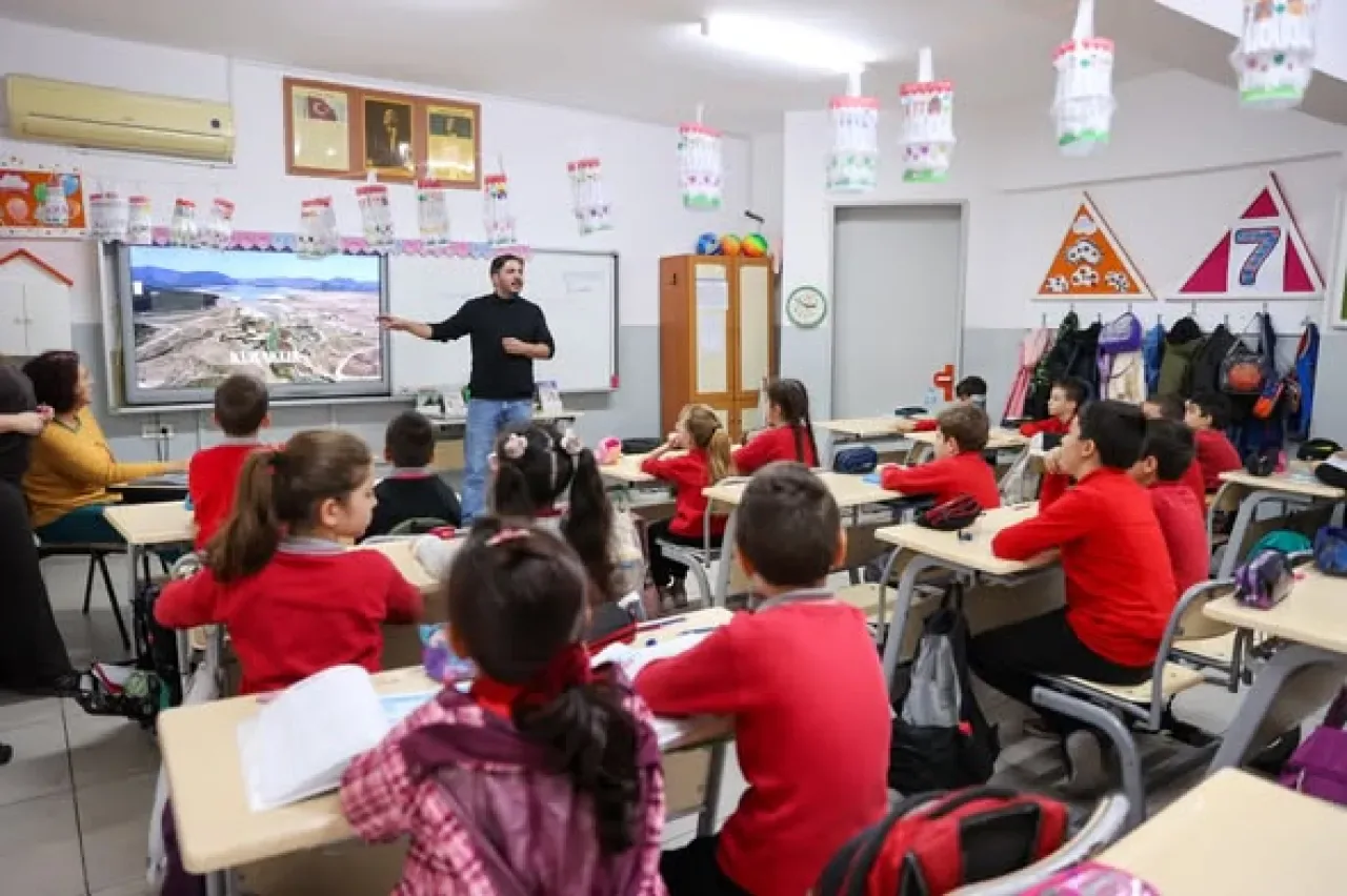 Buca'da İlkokul Öğrencilerine İklim Değişikliği ve Sıfır Atık Eğitimi Buca'da İlkokul Öğrencilerine İklim Değişikliği ve Sıfır Atık Eğitimi