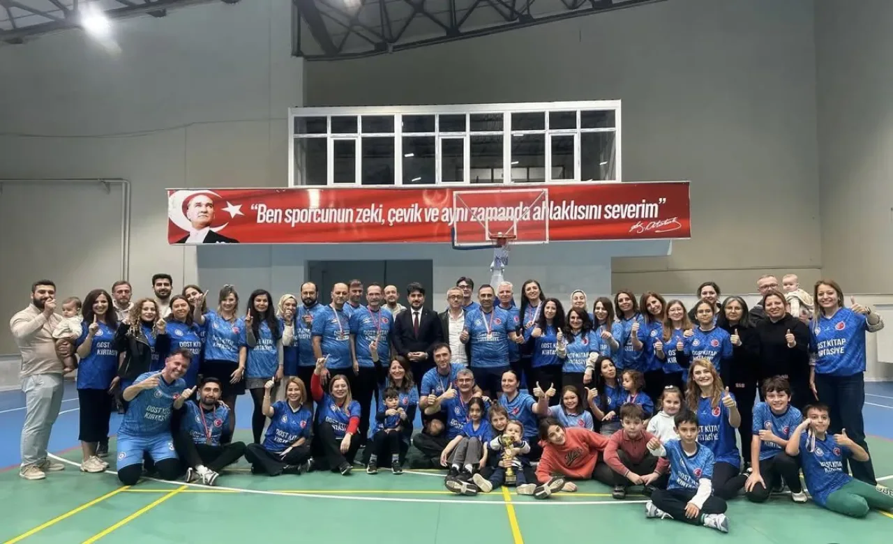 Gaziosmanpaşa'da Öğretmenler Günü Voleybol Turnuvası Coşkuyla Tamamlandı Gaziosmanpaşa'da Öğretmenler Günü Voleybol Turnuvası Coşkuyla Tamamlandı
