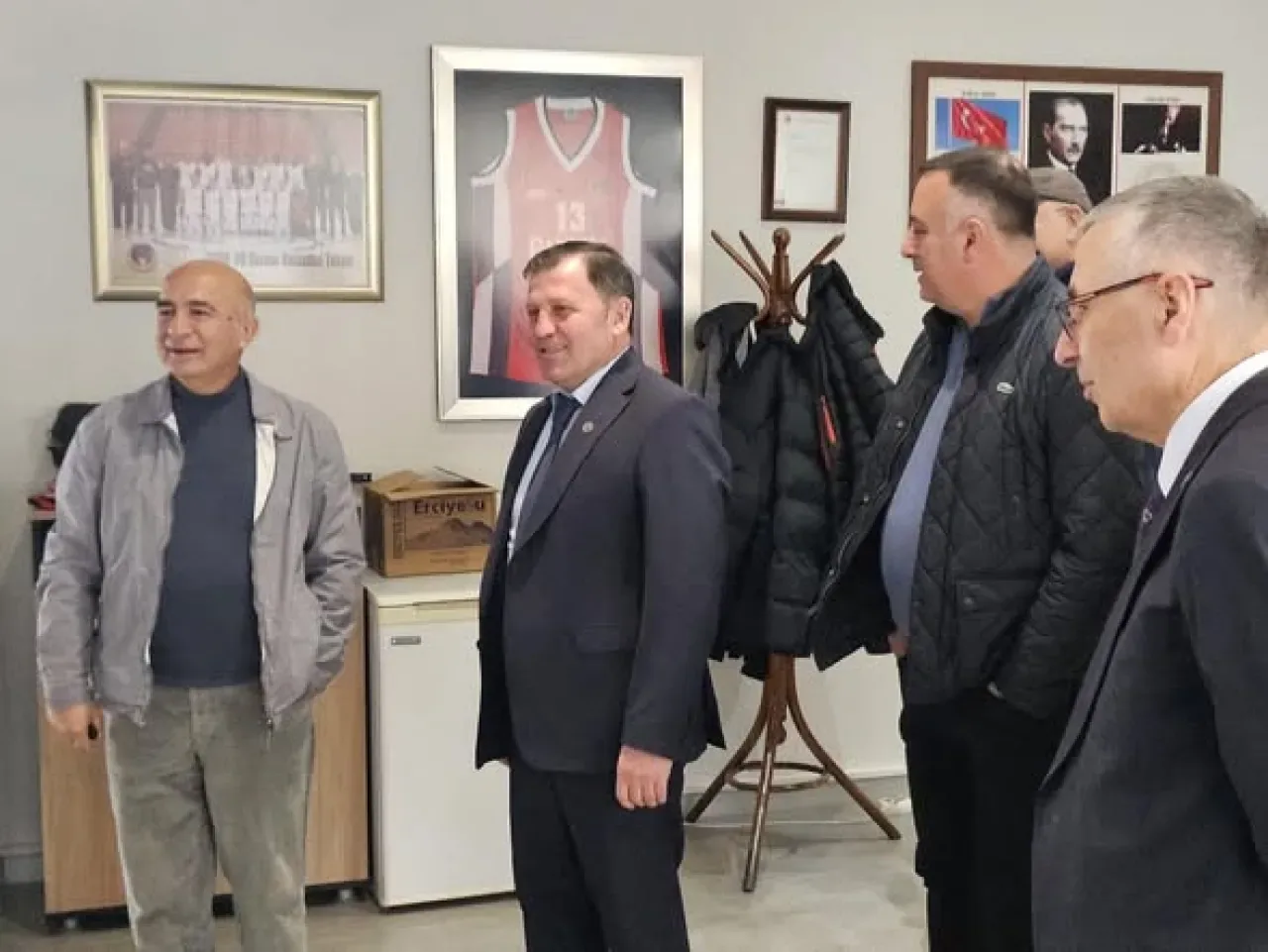 Kayseri Gençlik ve Spor İl Müdürü Kabakcı, TED Koleji Spor Salonunu Ziyaret Etti Kayseri Gençlik ve Spor İl Müdürü Kabakcı, TED Koleji Spor Salonunu Ziyaret Etti