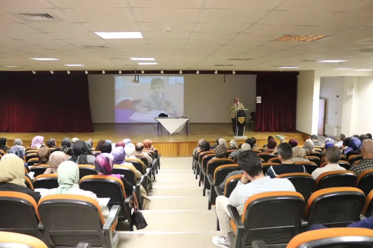 Sultanbeyli'de Öğretmenler, Drama Yöntemi ile Değerler Eğitimini Güçlendirdi Sultanbeyli'de Öğretmenler, Drama Yöntemi ile Değerler Eğitimini Güçlendirdi