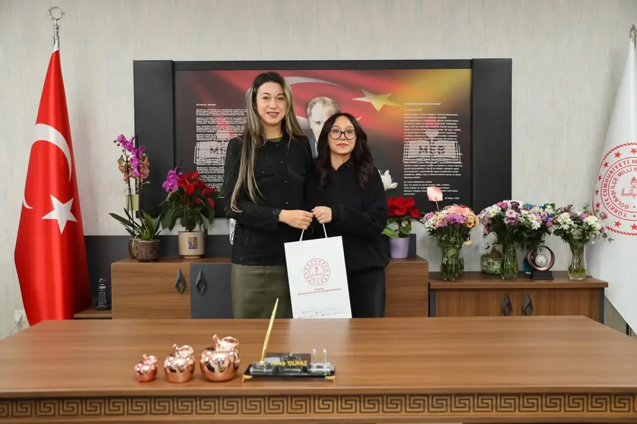 Gölbaşı'ndan Bir Başarı Hikayesi: Liya Elvin Yılmaz Resim Yarışmasında Ankara Üçüncüsü Oldu Gölbaşı'ndan Bir Başarı Hikayesi: Liya Elvin Yılmaz Resim Yarışmasında Ankara Üçüncüsü Oldu