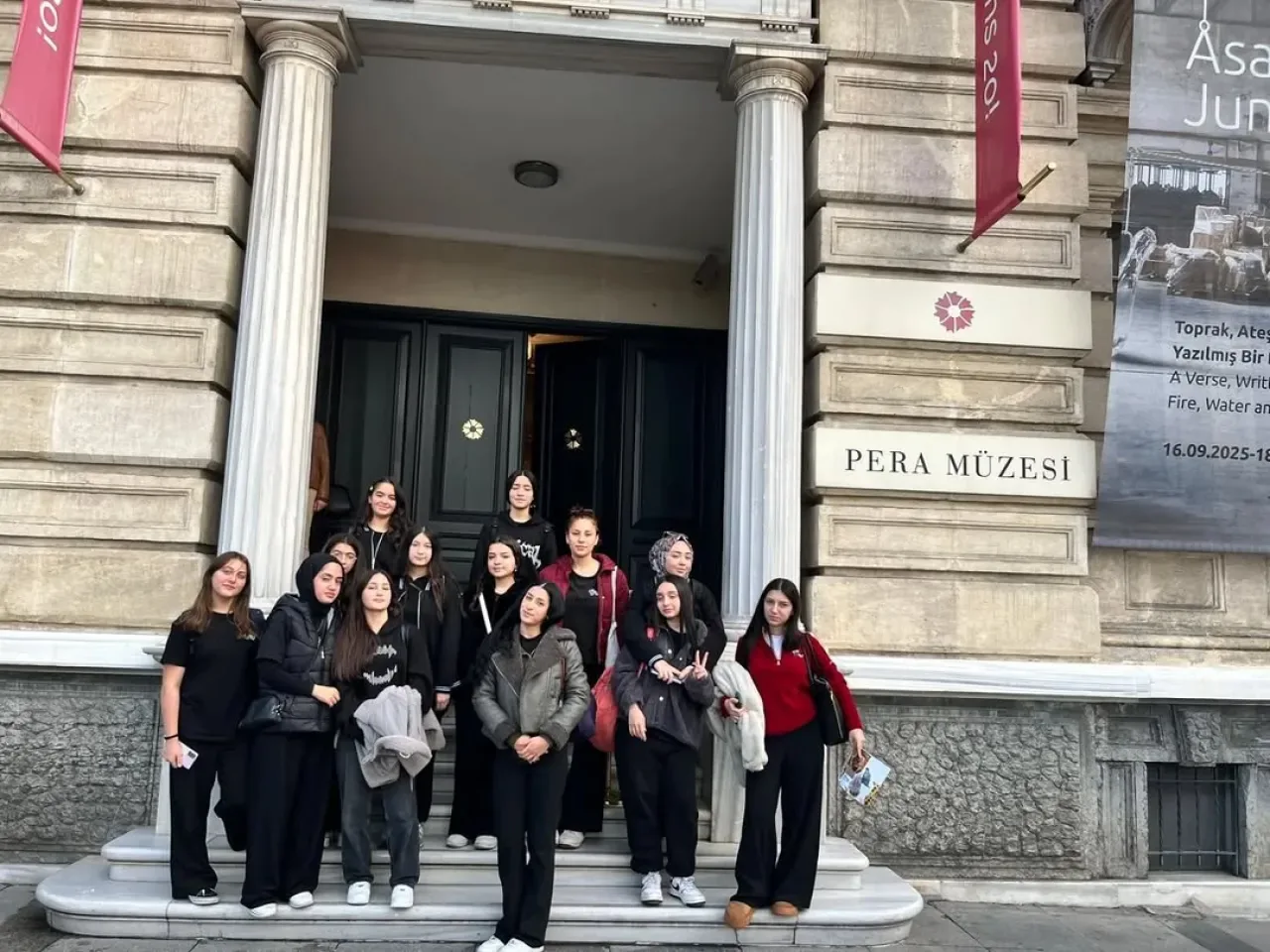 Nişantaşı Rüştü Uzel MTAL Öğrencileri, 1984 Romanını Müzede Müzakere Etti Nişantaşı Rüştü Uzel MTAL Öğrencileri, 1984 Romanını Müzede Müzakere Etti