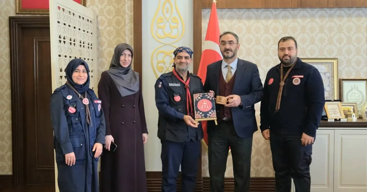 Bursa Diyanet İzcilik Spor Kulübü, İl Müftüsü Karabayır'ı Ziyaret Etti Bursa Diyanet İzcilik Spor Kulübü, İl Müftüsü Karabayır'ı Ziyaret Etti