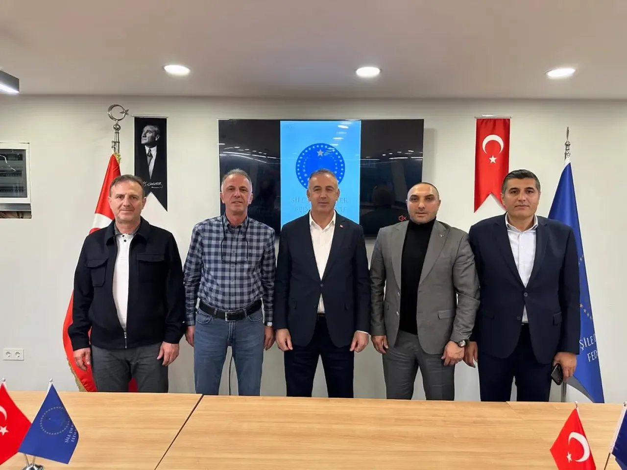 AK Parti Ümraniye İlçe Yöneticilerinden Şile Dernek Federasyonu'na Ziyaret AK Parti Ümraniye İlçe Yöneticilerinden Şile Dernek Federasyonu'na Ziyaret