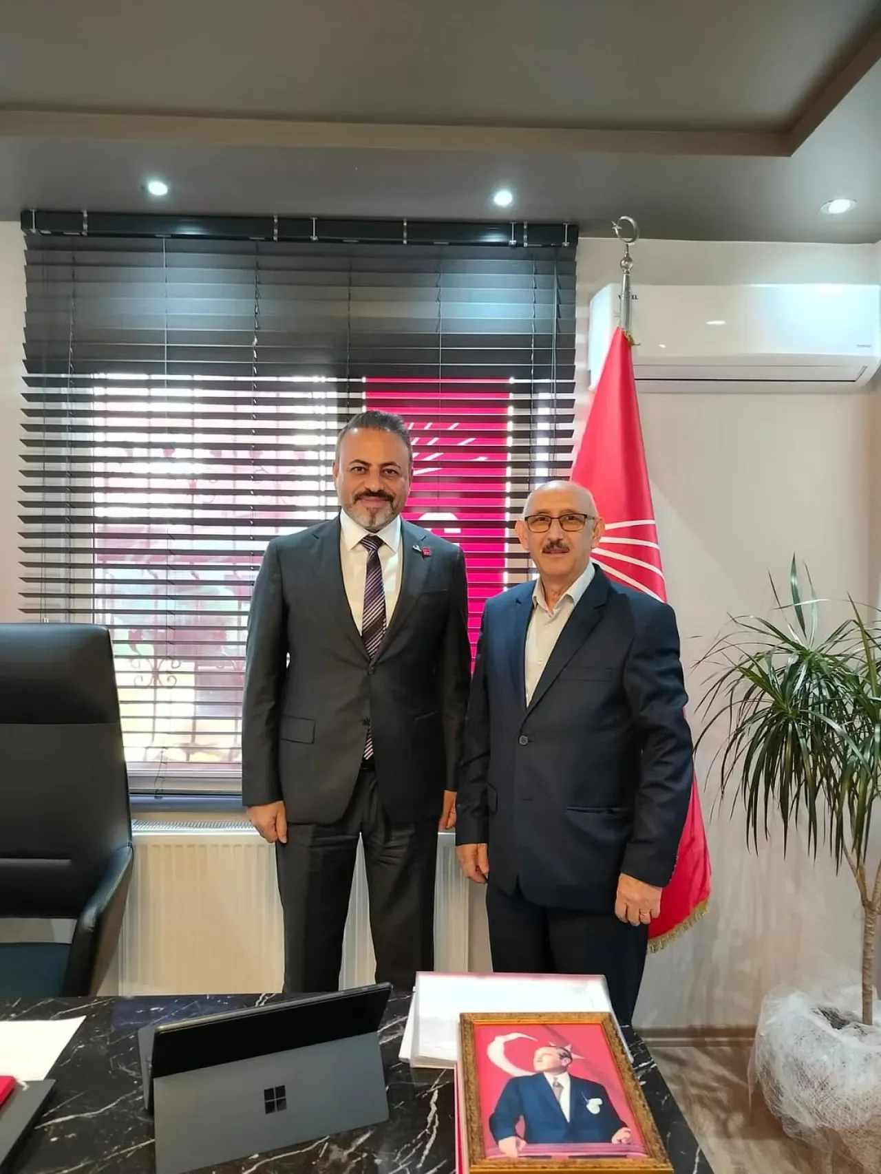 CHP İstanbul İl Esnaf Komisyon Başkanı Halil Dökmen, Ümraniye'deki Esnaf Çalışmalarını Görüştü CHP İstanbul İl Esnaf Komisyon Başkanı Halil Dökmen, Ümraniye'deki Esnaf Çalışmalarını Görüştü