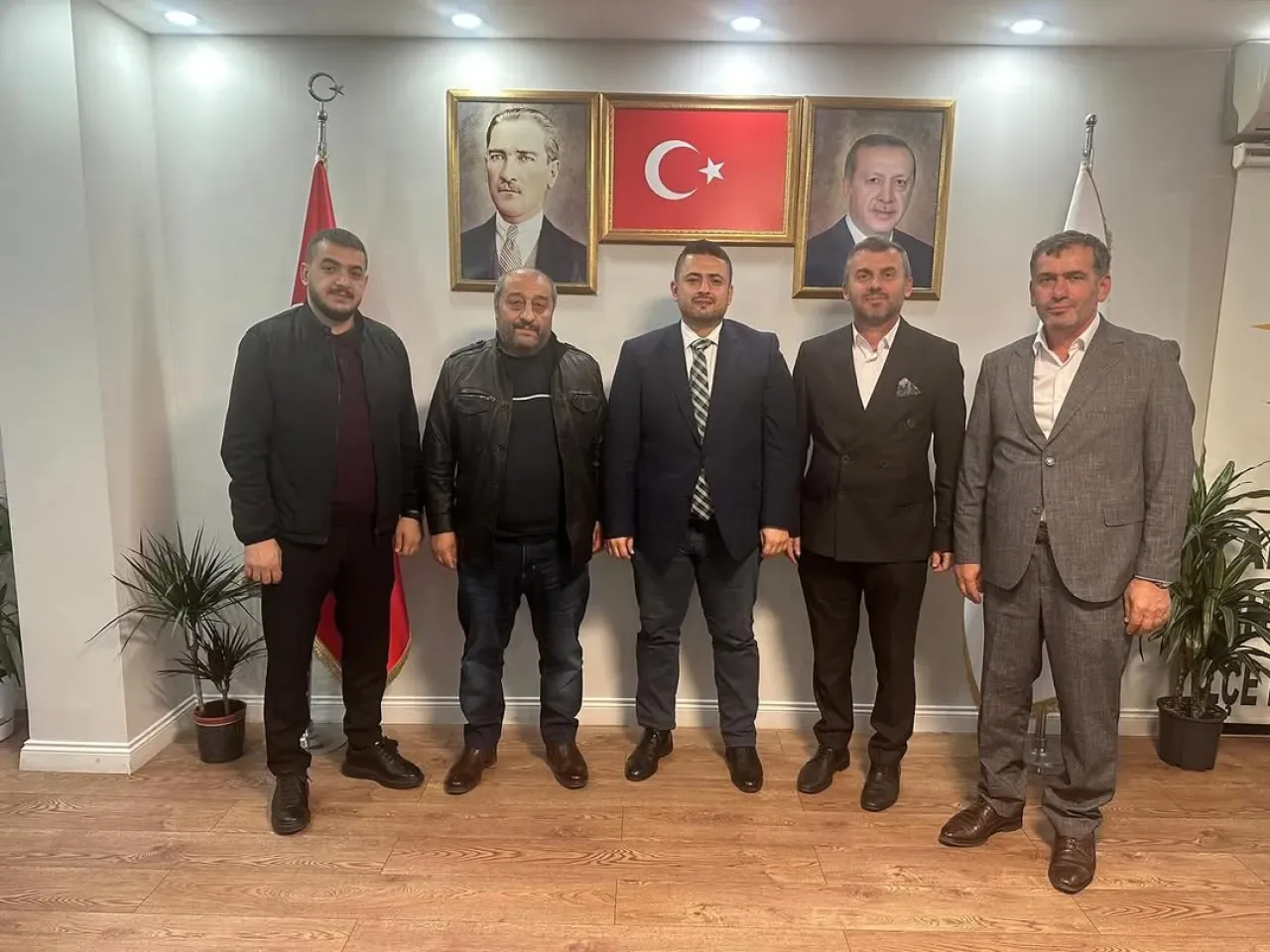 AK Parti Bahçelievler İlçe Başkanlığı, Hayrat Fettahoğulları Derneği Yöneticilerini Ağırladı AK Parti Bahçelievler İlçe Başkanlığı, Hayrat Fettahoğulları Derneği Yöneticilerini Ağırladı