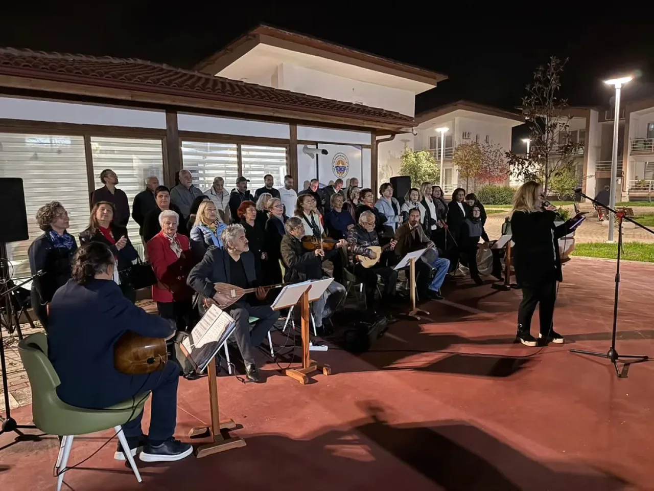 Gemlik Belediyesi THM Korosu Yaşlı Konukevi'nde Türkülerle Anlamlı Bir Akşam Gerçekleştirdi Gemlik Belediyesi THM Korosu Yaşlı Konukevi'nde Türkülerle Anlamlı Bir Akşam Gerçekleştirdi