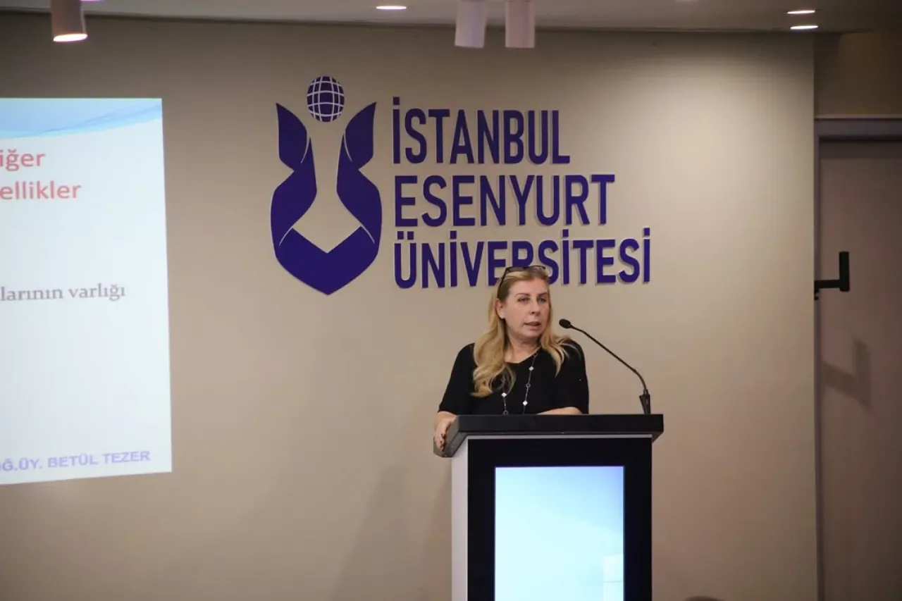 İstanbul Esenyurt Üniversitesi'nde Rinoplastide Yeni Teknikler Konuşuldu İstanbul Esenyurt Üniversitesi'nde Rinoplastide Yeni Teknikler Konuşuldu