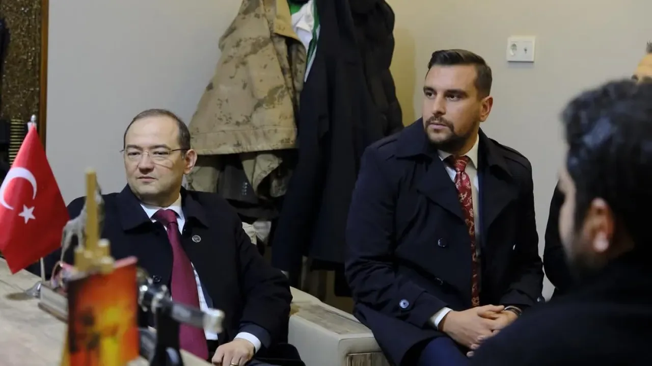 MHP Gölbaşı İlçe Teşkilatı, "Hayırlı Günler Komşum" Projesi Kapsamında Esnaf Ziyareti Gerçekleştirdi MHP Gölbaşı İlçe Teşkilatı, "Hayırlı Günler Komşum" Projesi Kapsamında Esnaf Ziyareti Gerçekleştirdi