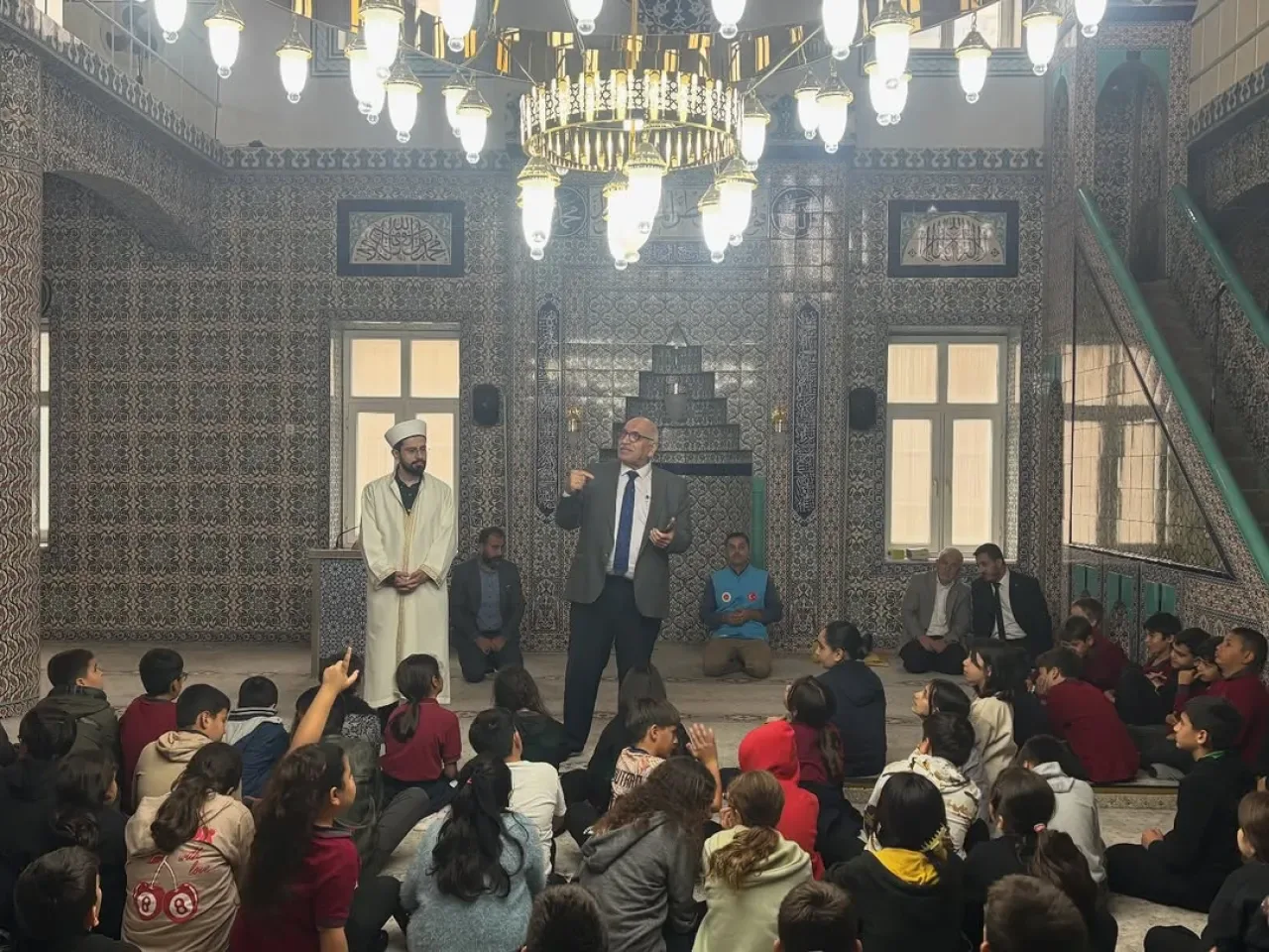 Serik'te Çocukların Neşesi Camileri Şenlendirdi Serik'te Çocukların Neşesi Camileri Şenlendirdi