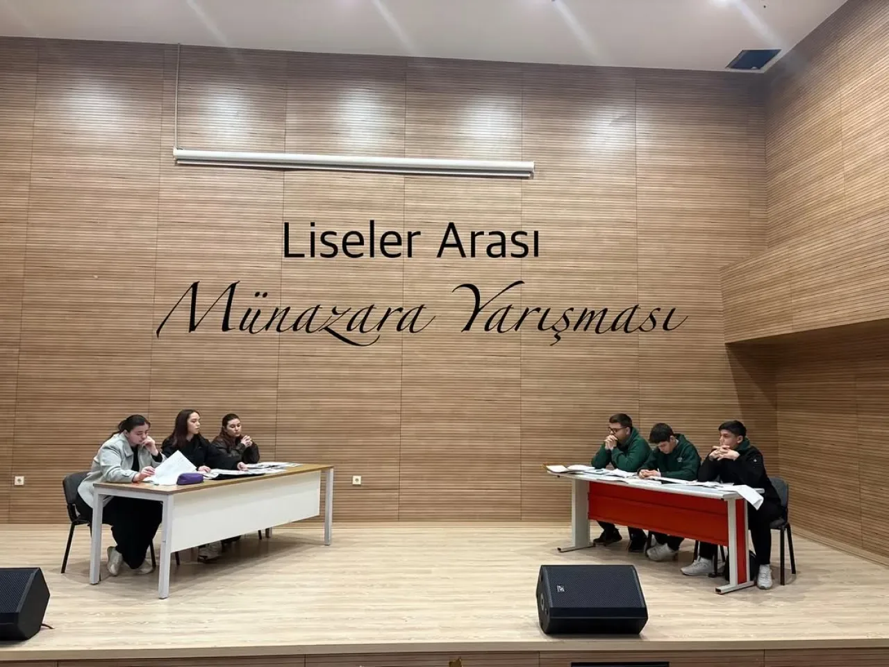 Çatalca'da Liseler Arası Münazara Yarışması Heyecanı Çatalca'da Liseler Arası Münazara Yarışması Heyecanı