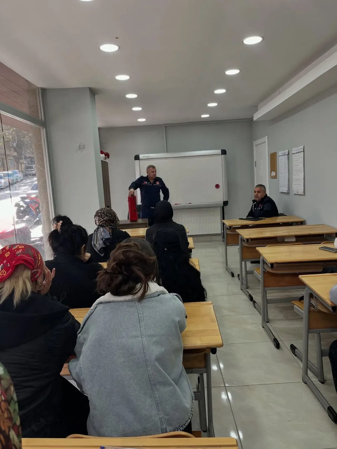 Çatalca SODAM'da Kursiyerlere Yangın Bilinçlendirme Eğitimi Çatalca SODAM'da Kursiyerlere Yangın Bilinçlendirme Eğitimi