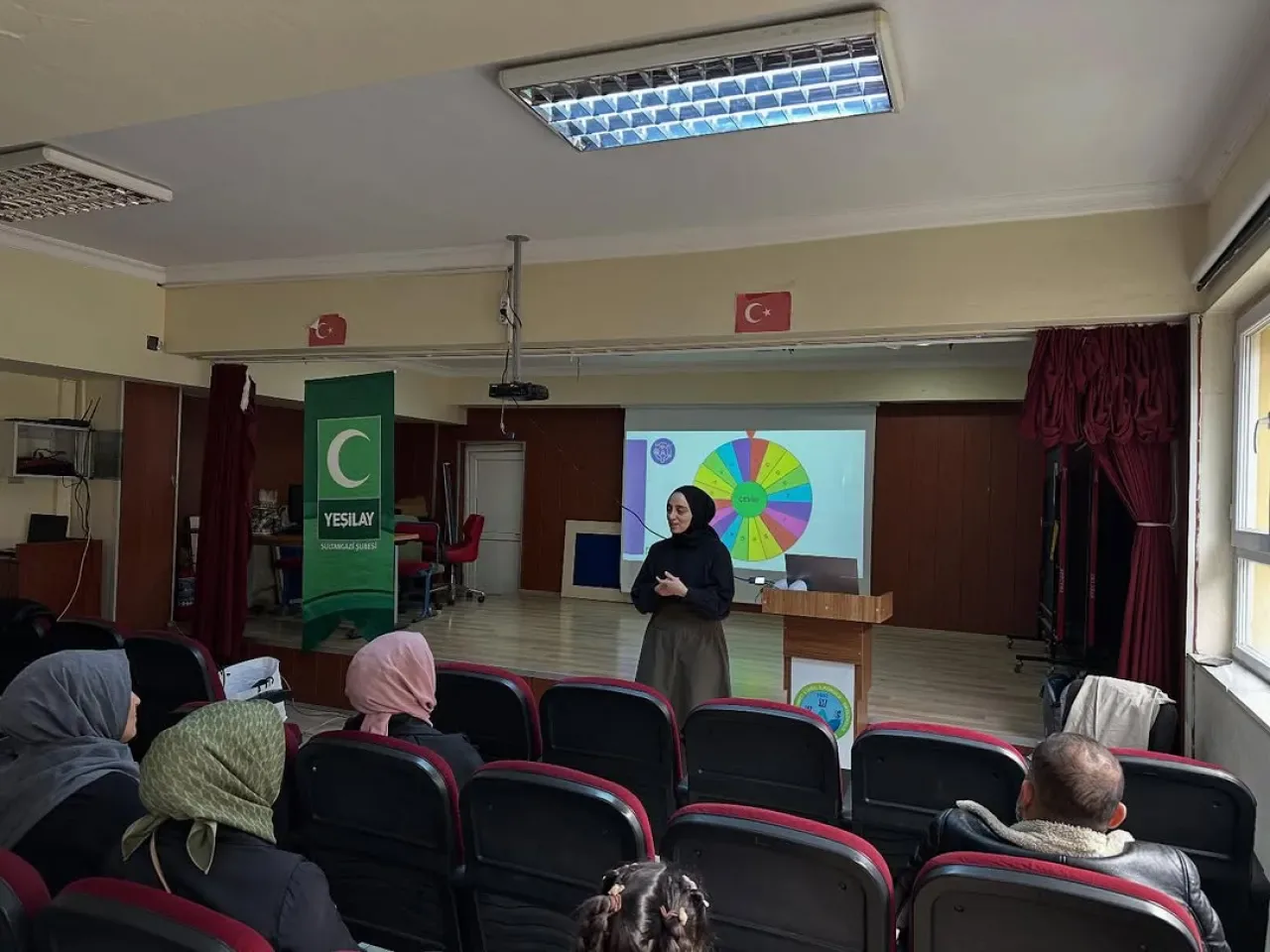 Sultangazi'de Velilere Teknoloji Bağımlılığı Konusunda Farkındalık Eğitimi Sultangazi'de Velilere Teknoloji Bağımlılığı Konusunda Farkındalık Eğitimi