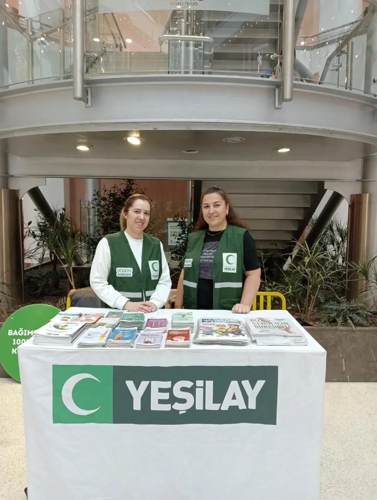 Yeşilay Zeytinburnu, Kadına Yönelik Şiddetle Mücadele Günü'nde Farkındalık Yarattı Yeşilay Zeytinburnu, Kadına Yönelik Şiddetle Mücadele Günü'nde Farkındalık Yarattı