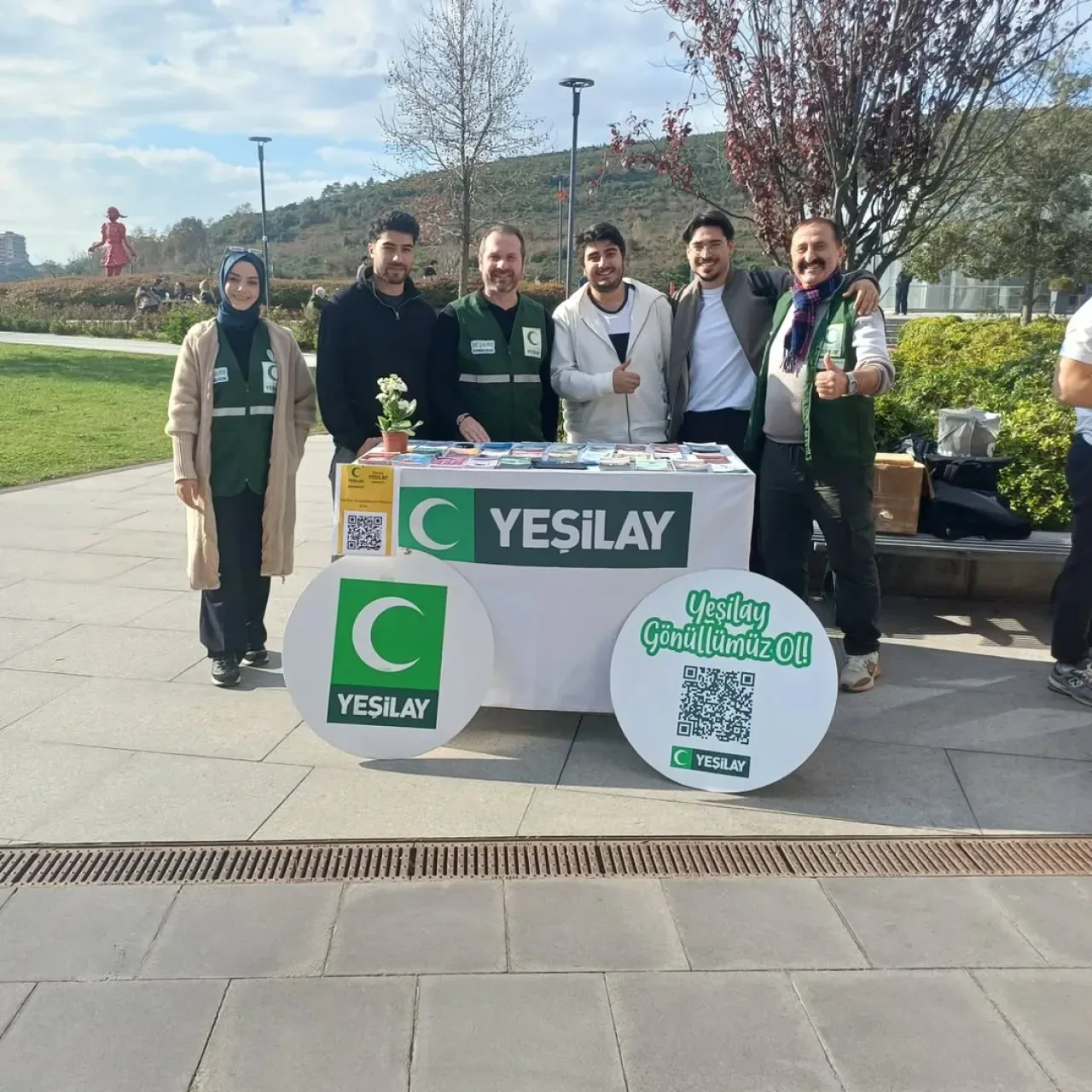 Yeşilay Çekmeköy Şubesi, Özyeğin Üniversitesi'nde Bağımlılık Farkındalığı İçin Stant Açtı Yeşilay Çekmeköy Şubesi, Özyeğin Üniversitesi'nde Bağımlılık Farkındalığı İçin Stant Açtı