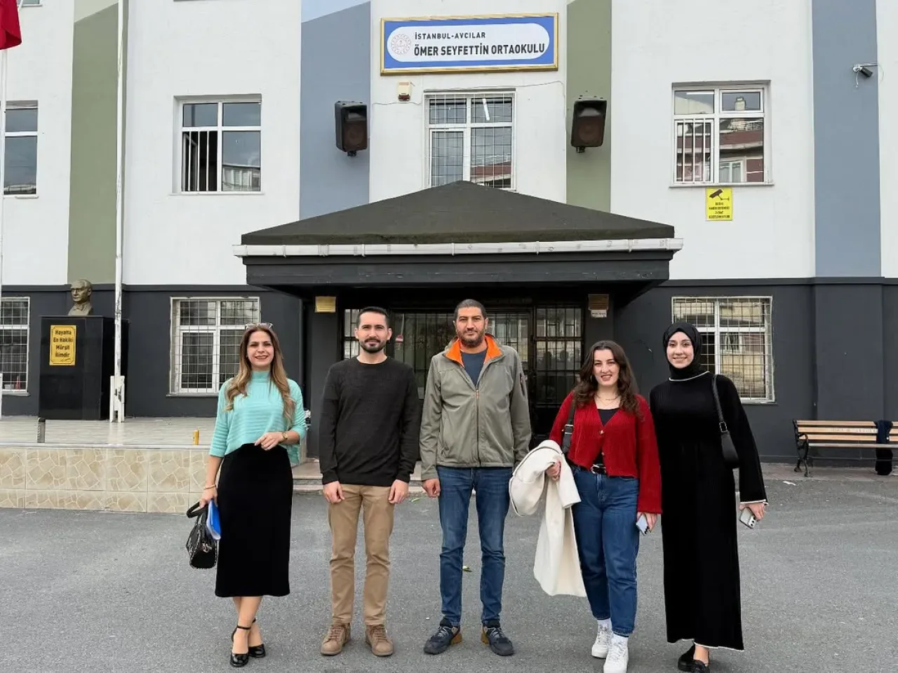 Avcılar'da Ömer Seyfettin Ortaokulu'na Rehberlik ve Özel Eğitim Ziyareti Avcılar'da Ömer Seyfettin Ortaokulu'na Rehberlik ve Özel Eğitim Ziyareti