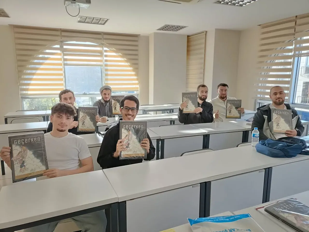 Bağcılar'da Gençler, Diyanet'in "Geçerken" Dergisini Kritik Etti Bağcılar'da Gençler, Diyanet'in "Geçerken" Dergisini Kritik Etti