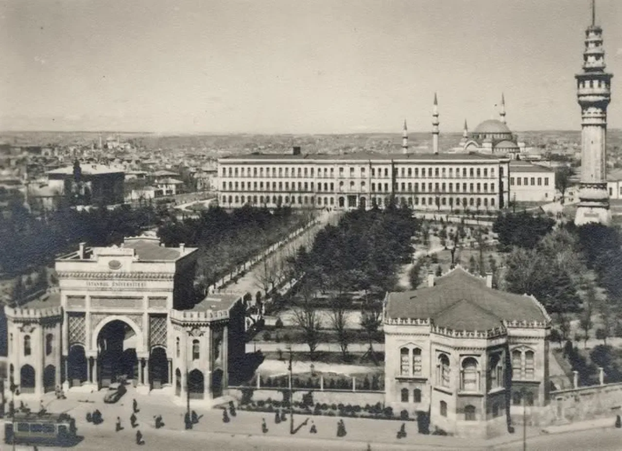 İstanbul Üniversitesi'nin Tarihi Dokusu ve Beyazıt Camii ile Olan Görsel Bağı İstanbul Üniversitesi'nin Tarihi Dokusu ve Beyazıt Camii ile Olan Görsel Bağı