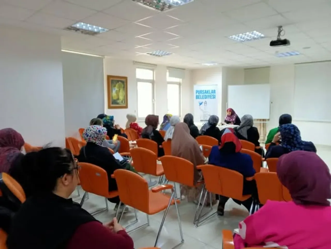 Pursaklar'da Alak Suresi'nin Anlamları Kursiyerlerle Tefsir Edildi Pursaklar'da Alak Suresi'nin Anlamları Kursiyerlerle Tefsir Edildi