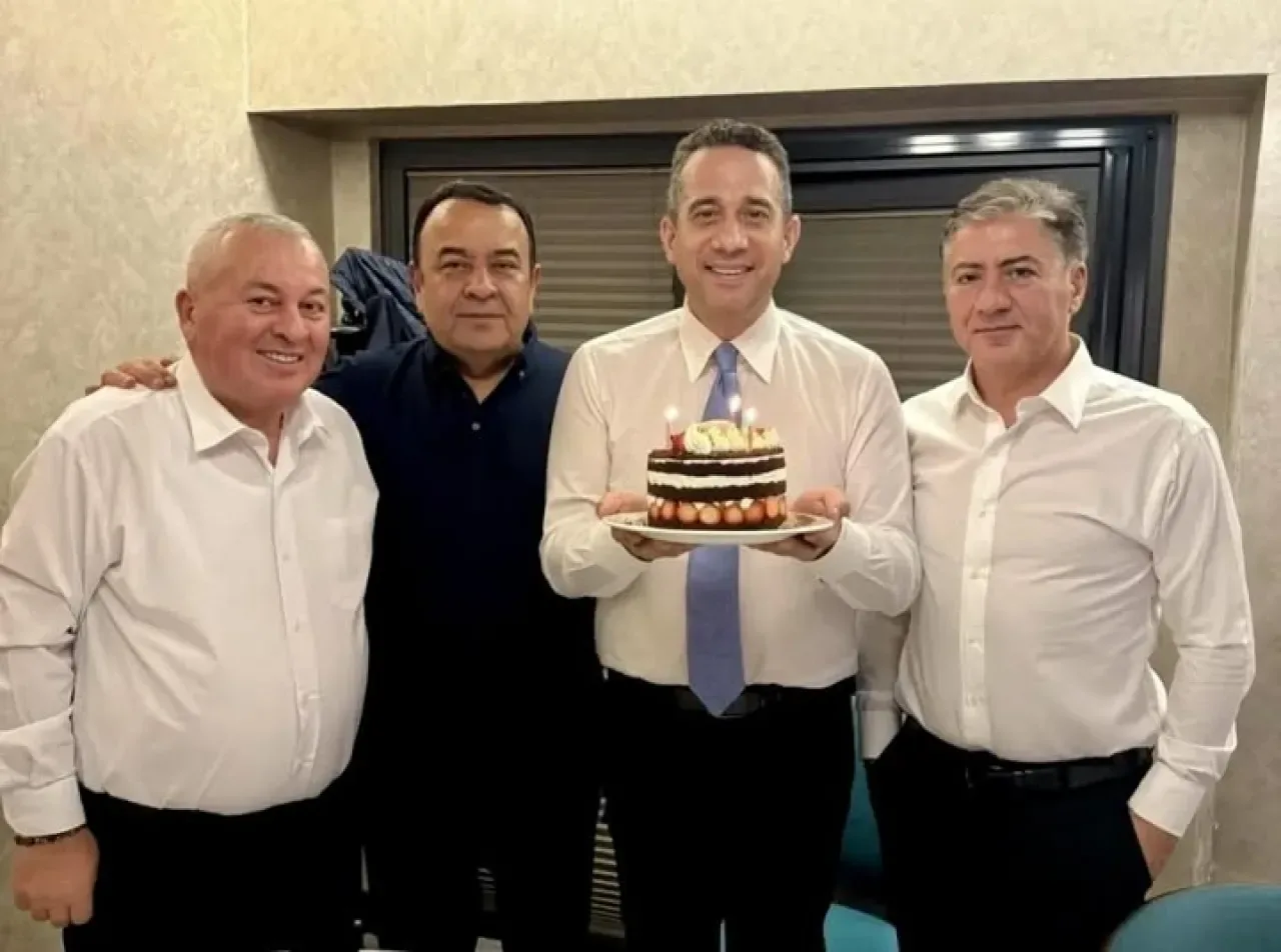 İYİ Partili Adnan Beker, CHP'li Ali Mahir Başarır'ın Yaş Gününü Kutladı İYİ Partili Adnan Beker, CHP'li Ali Mahir Başarır'ın Yaş Gününü Kutladı